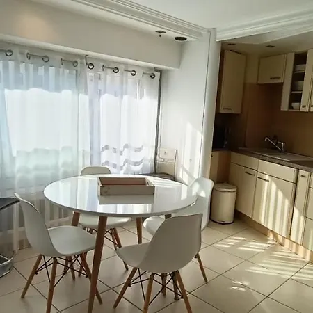 Apt With All Comforts Close To The Beach Lejlighed